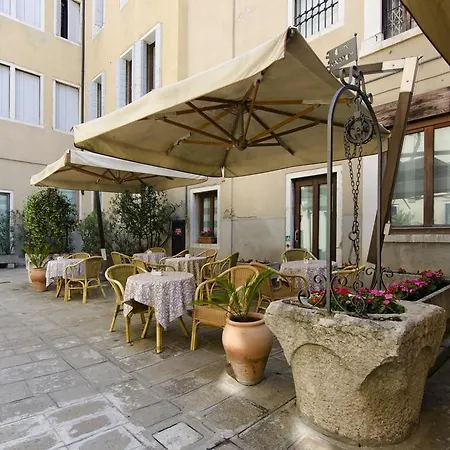 Otel Do Pozzi Venedik